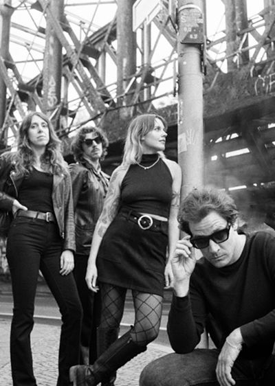 The Dharma Chain + Tou en LAUT el 7 de abril